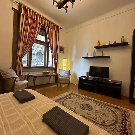 Vaci Bliss By Downtown With Free Parking דירה